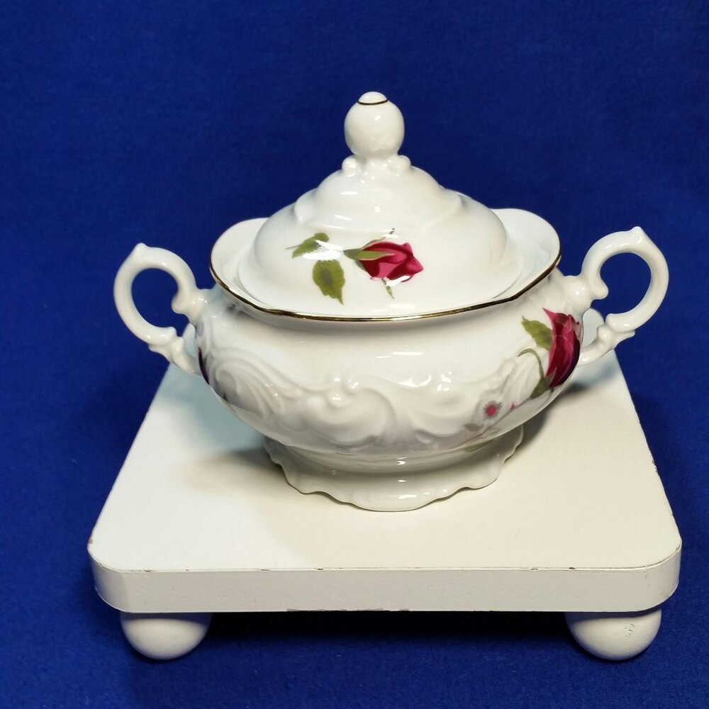 Royal Kent Red Roses Sugar Bowl With Lid Poland Scalloped Gold Trim Pre-Owned
